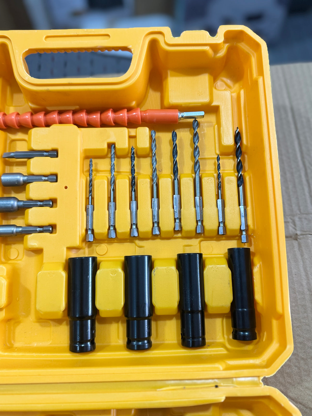 DeWalt Style 328V Brushless Cordless Impact Wrench Set GM Electronic