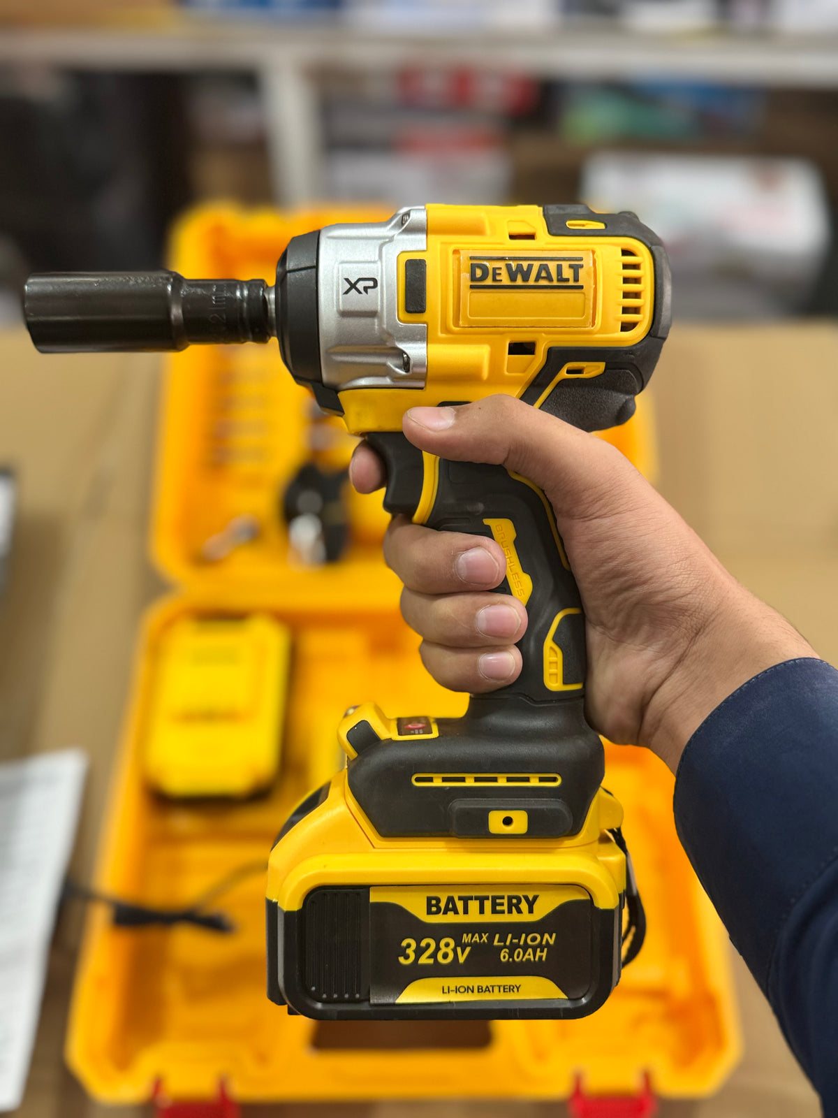 DeWalt Style 328V Brushless Cordless Impact Wrench Set GM Electronic
