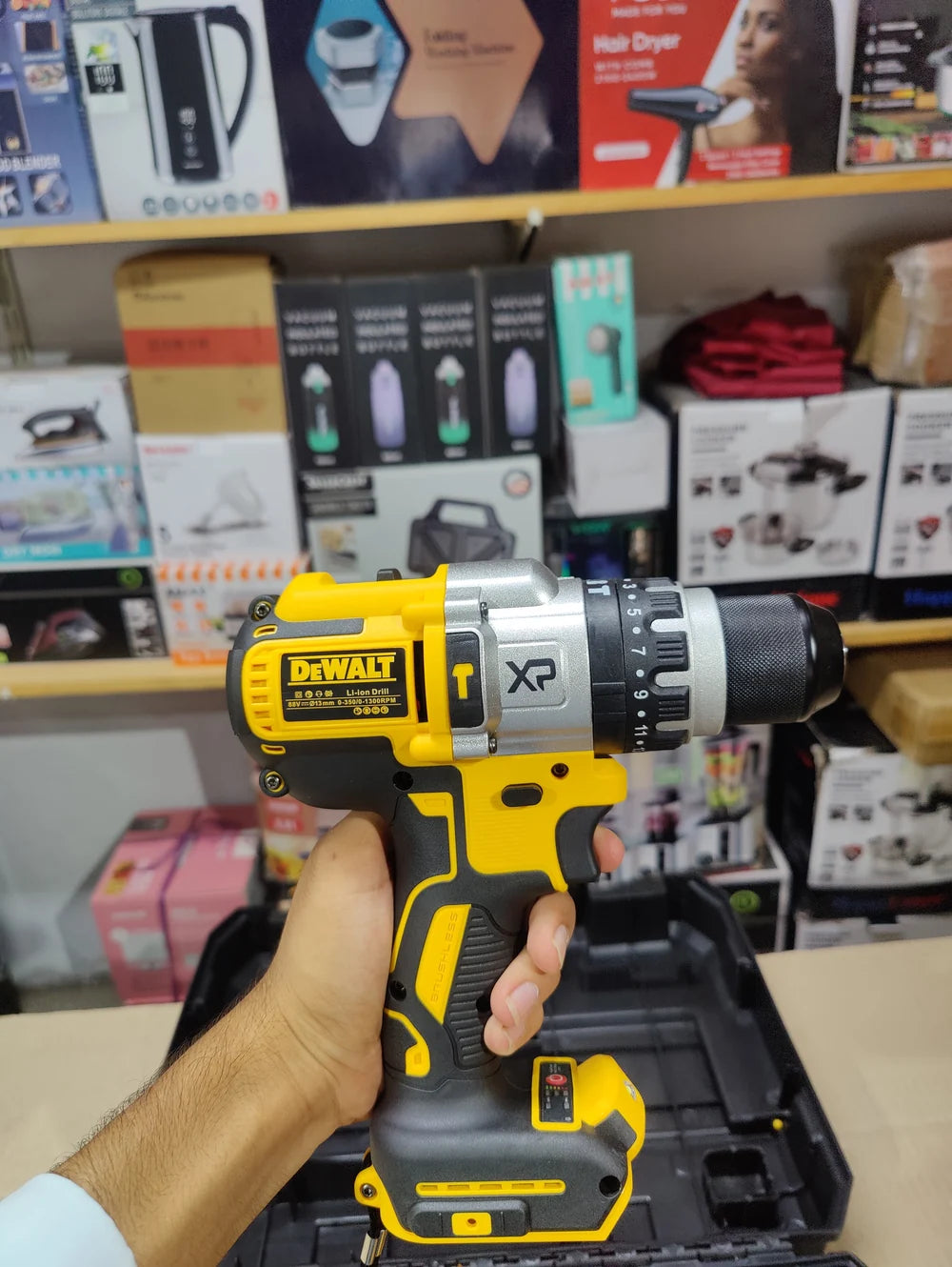 DeWalt 88V Max XR Cordless Brushless Drill Kit (13mm Chuck, 2x Battery)